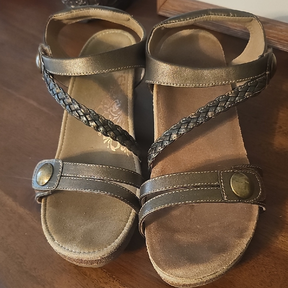 Aetrex Bronze Sandals size 11